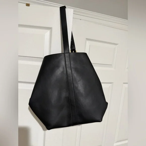 Old Navy Large Carrie Tote Bag - Picture 6 of 6